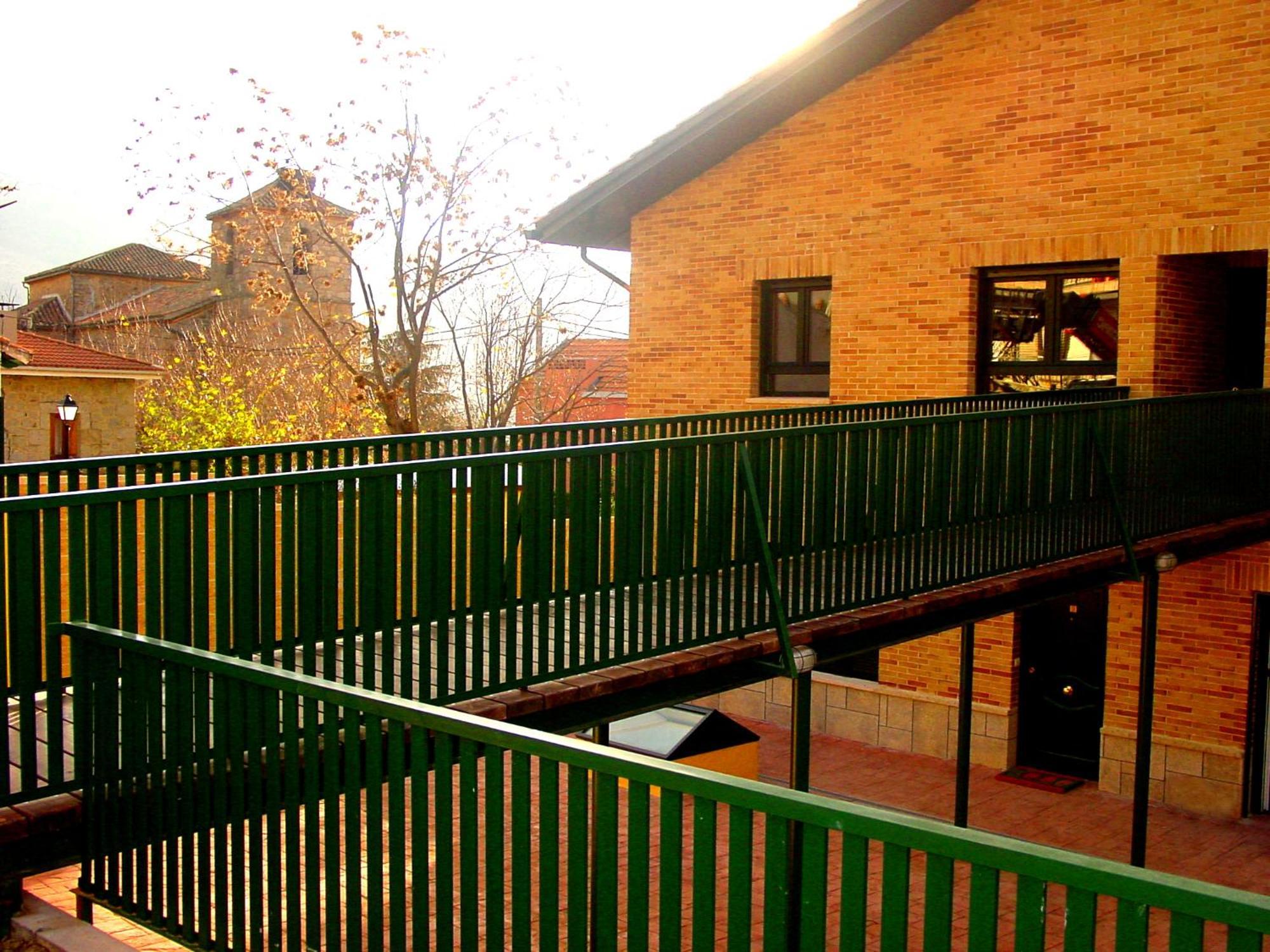 Apartahotel Rural Collarubio Luxury Collado Mediano Exterior photo